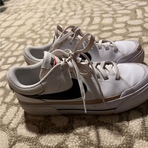 Nike women’s sneakers